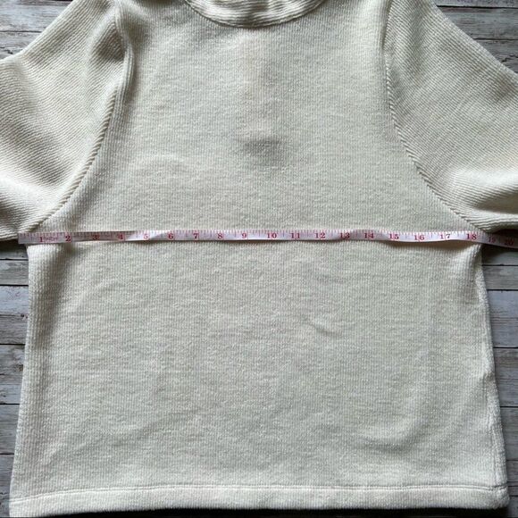 Mod Ref Cream Button Back Ribbed Top Size Small - Picture 7 of 9